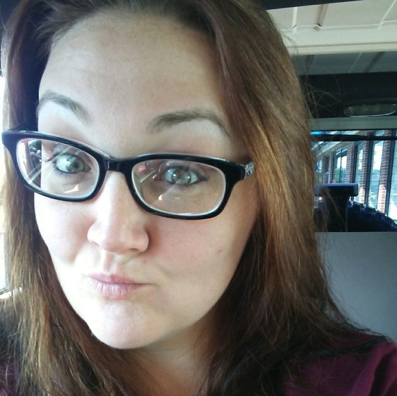 Meet your Posher, Jessica - Picture 1 of 1